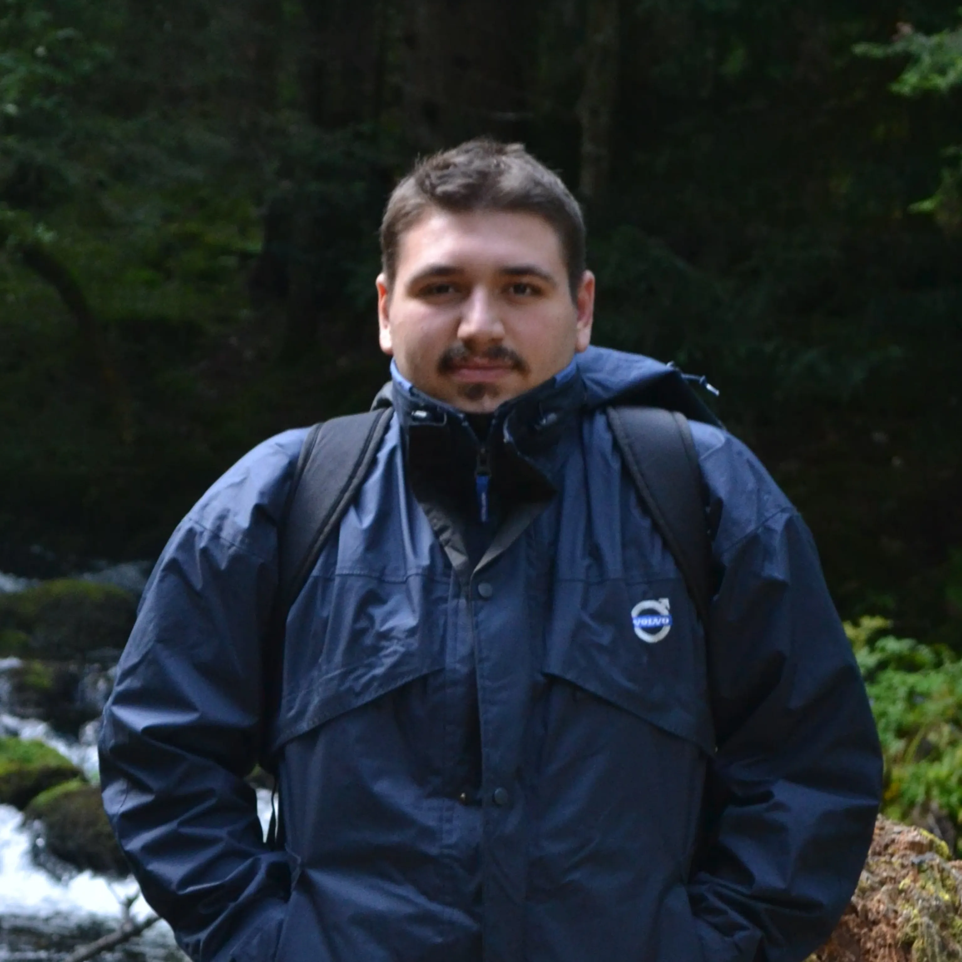 Porträt von Leandro Sinatra in einer Höhle